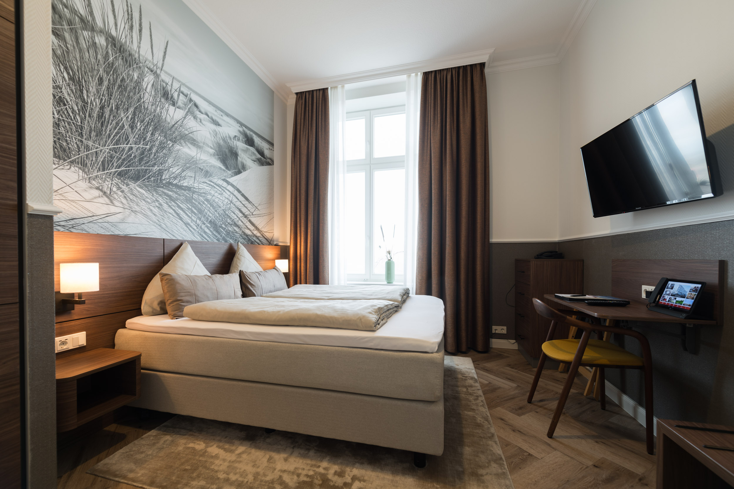 DOPPELZIMMER MIT SEITLICHEM MEERBLICK Strandhotel Hohenzollern Borkum