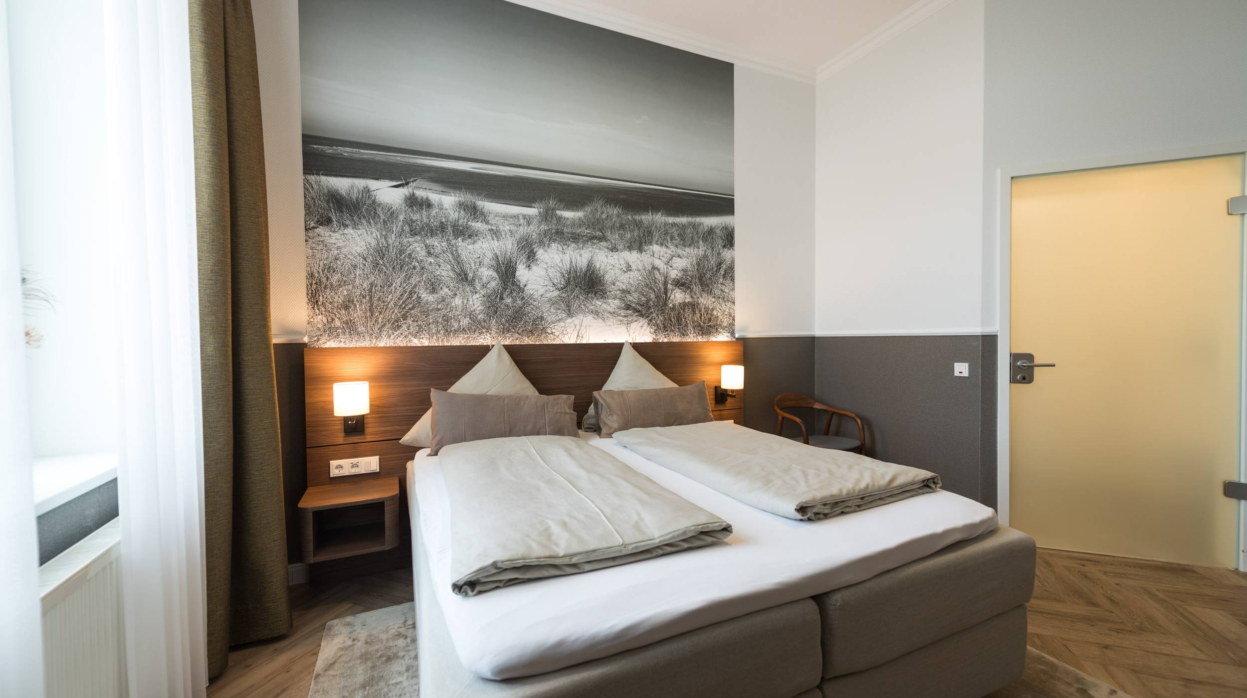 DOPPELZIMMER BARRIEREFREI-MIT SEITLICHEM MEERBLICK Strandhotel Hohenzollern Borkum